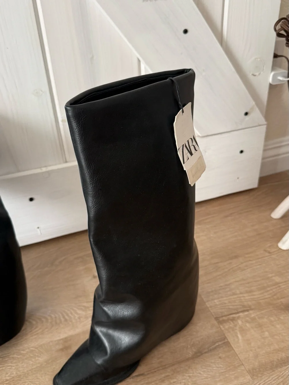 👢🖤ZARA 37 Heeled Knee-High Gaiter Boots - Black